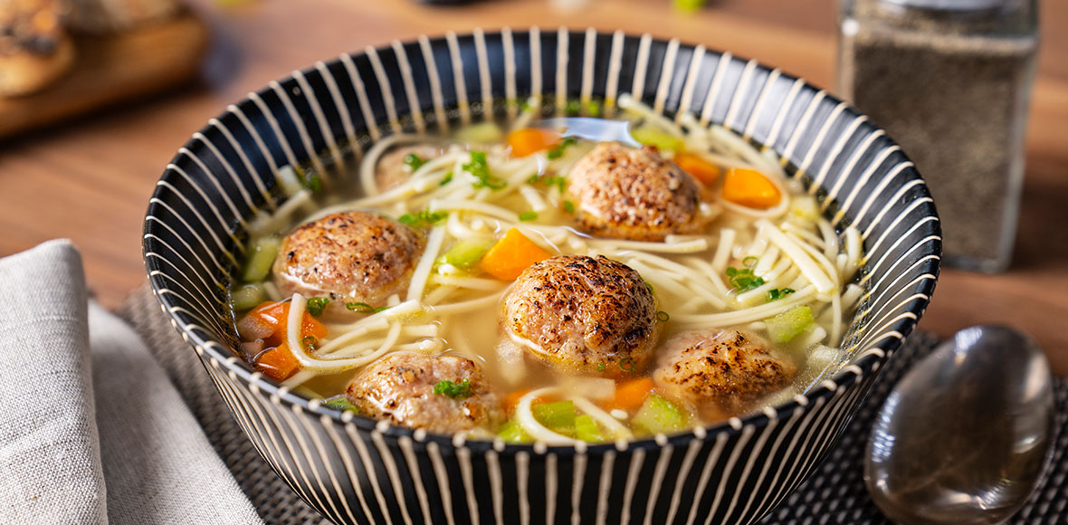 ødemark Regnbue Perfekt Dutch-Style Chicken Meatball Soup | Chicken.ca