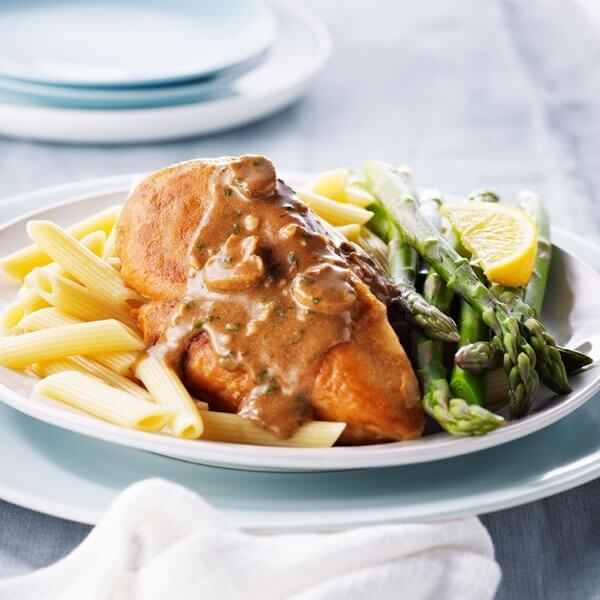 https://www.chicken.ca/wp-content/uploads/2020/09/Chicken-with-Marsala-Cream-Sauce-and-Penne.jpg